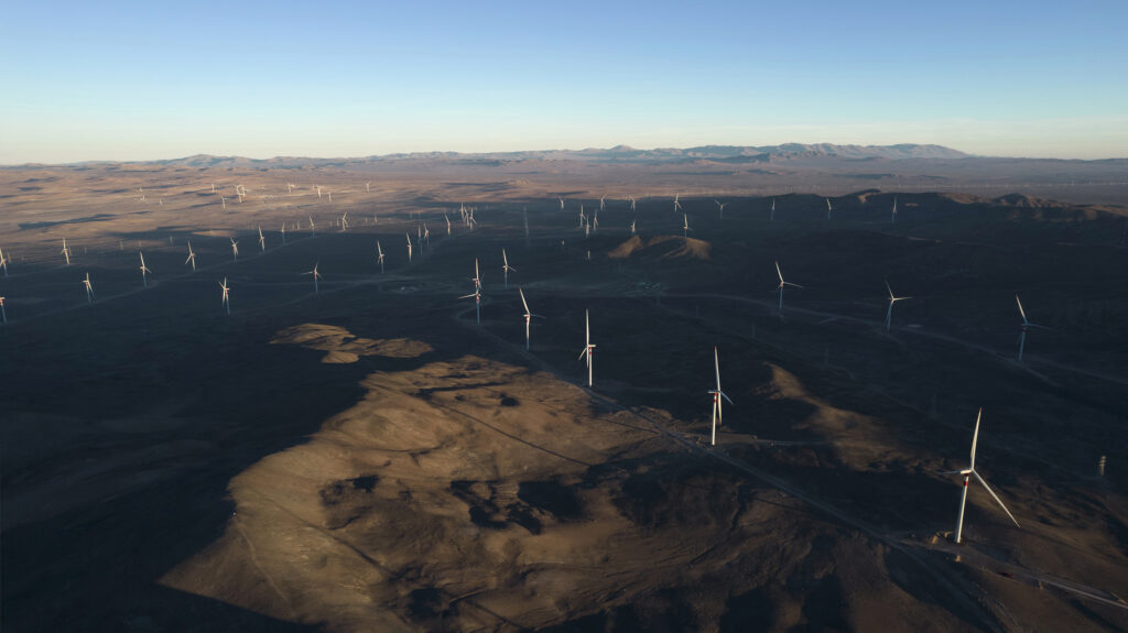 Reporte mensual de la CNE destaca aprobación de siete proyectos por más de US$2.100 millones