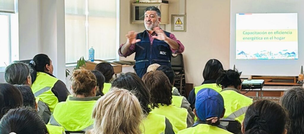 SEC dicta charla en Región del Maule sobre seguridad y eficiencia energética