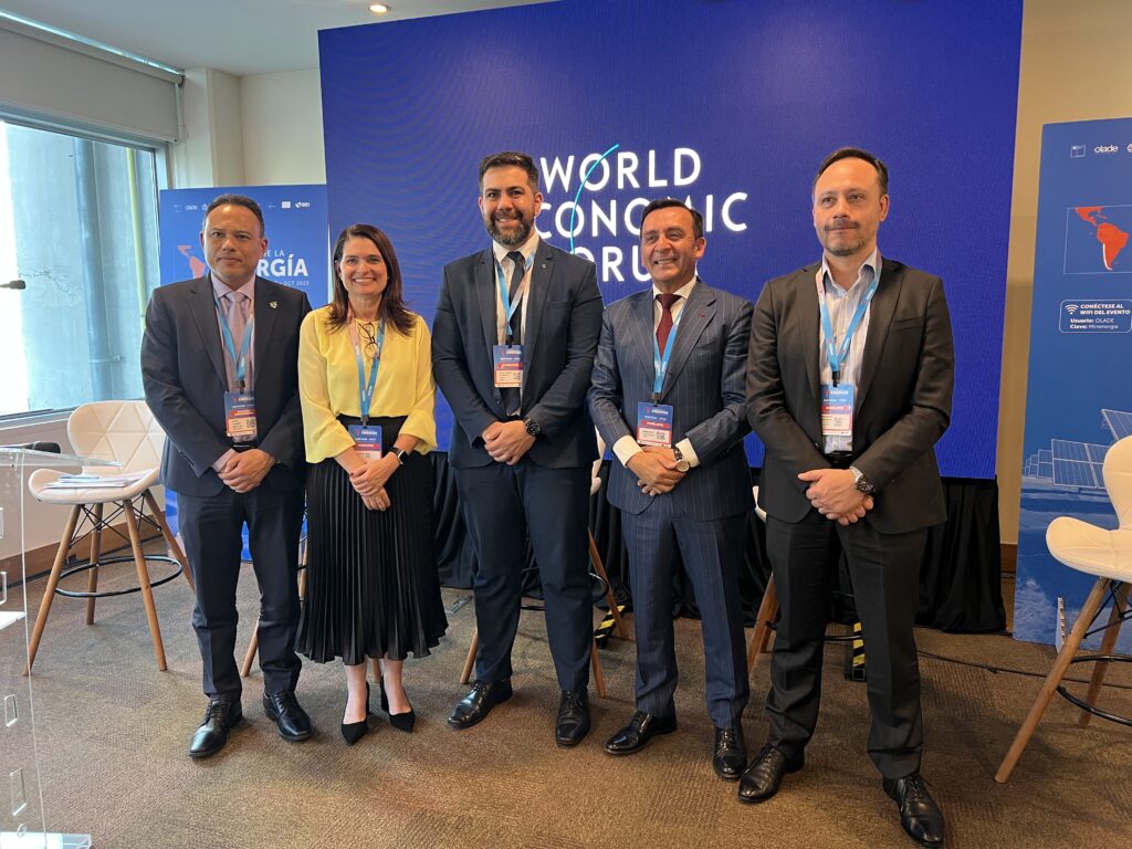 Expertos llaman a simplificar permisos y acelerar inversiones para cumplir metas climáticas