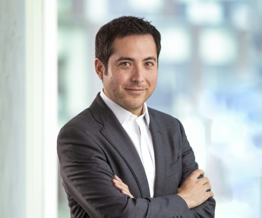 Asociación Iberoamericana de Comercialización de Energía elige directorio: Representante chileno es reelecto como presidente