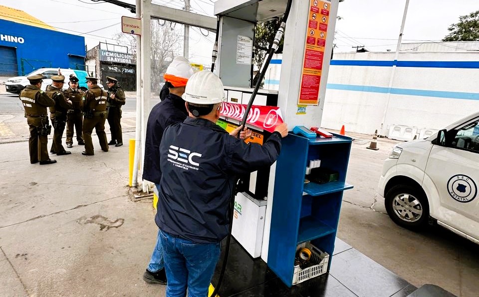 SEC clausura estación de servicio por vender gasolinas que no cumplen con la normativa