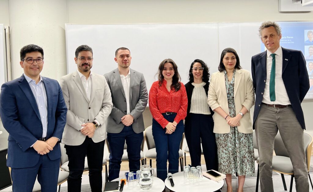 Expertos debaten en seminario sobre los desafíos regulatorios en el auge del almacenamiento de energía