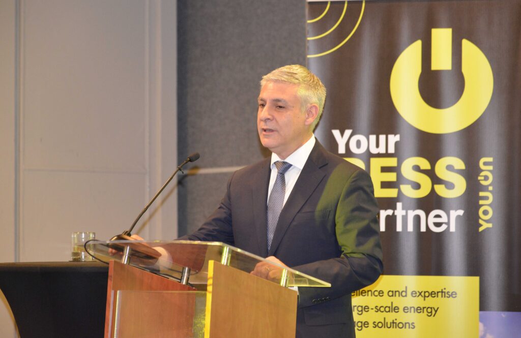 Compañía brasileña llega a Chile con propuestas de soluciones en almacenamiento de energía y estabilidad de la red