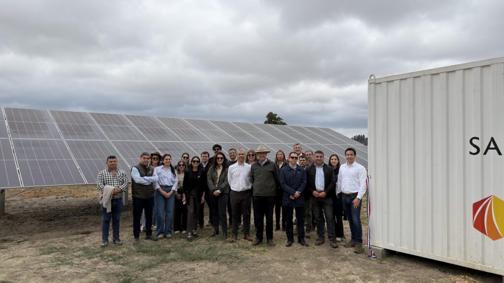 Grupo vitivinícola inaugura su primera planta solar en Chile junto a empresa de generación distribuida