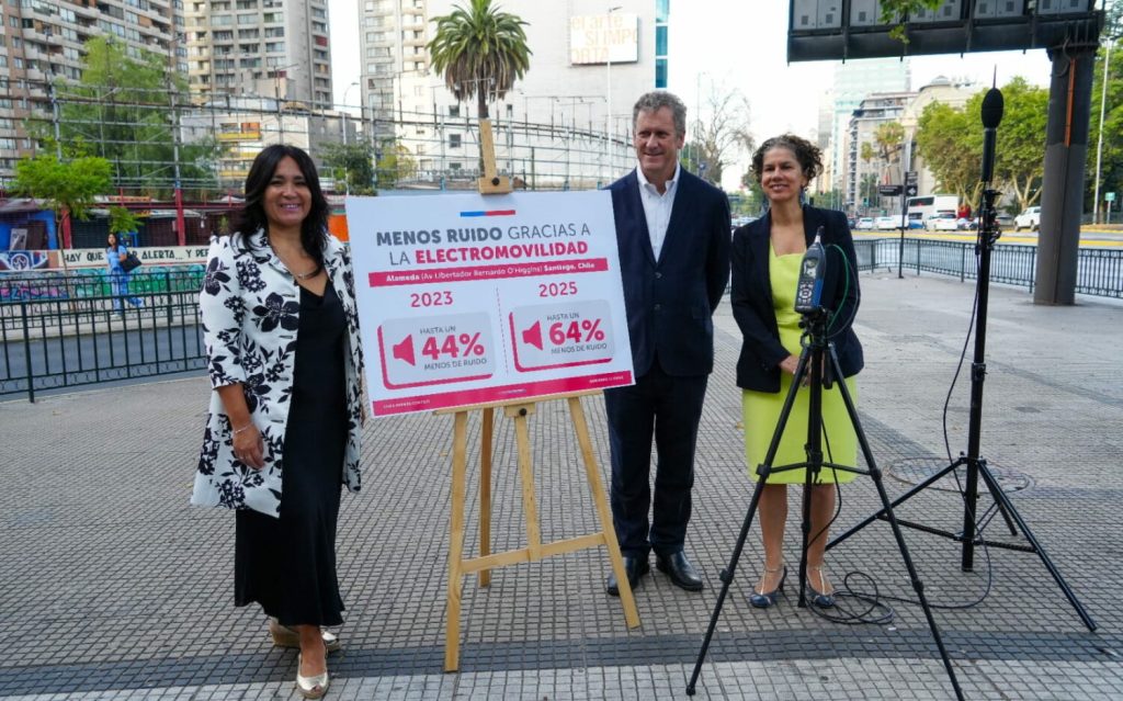 Electromovilidad: Buses eléctricos registran disminución histórica del ruido en la Alameda