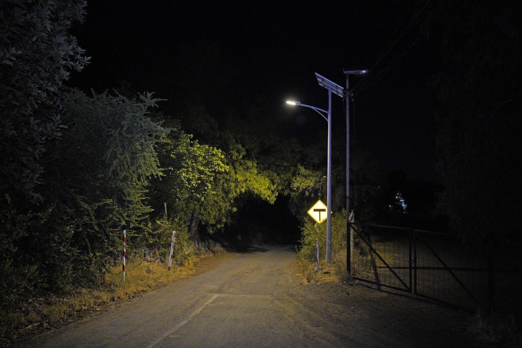 Codelco Andina instala nuevas luminarias solares en Puntilla del Viento