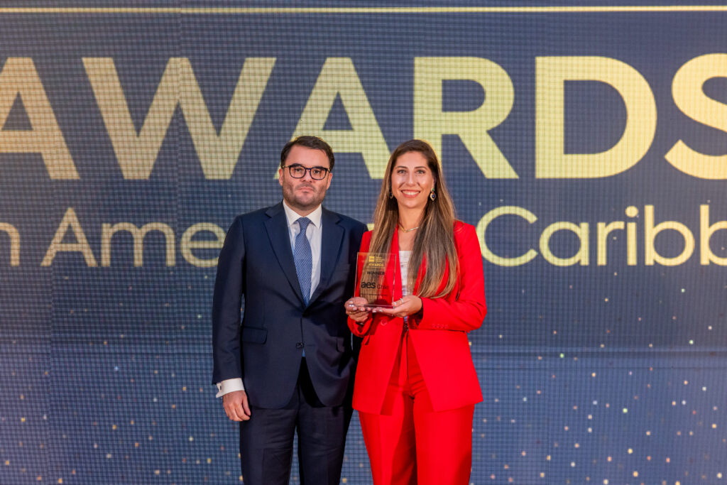 AES Chile obtiene premio internacional por financiamiento de proyectos renovables