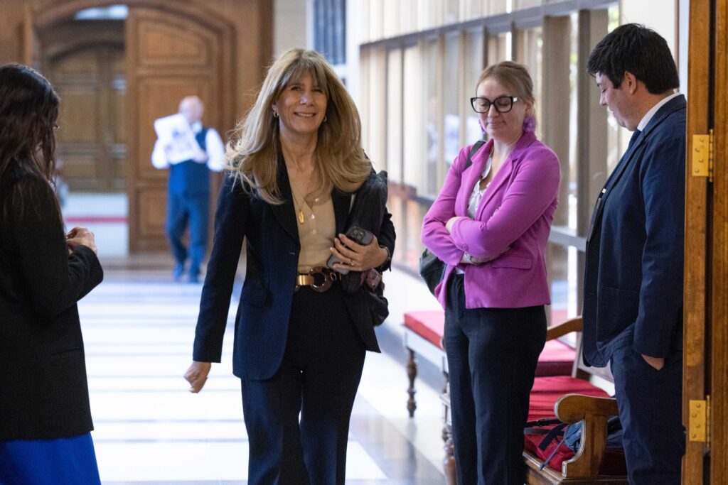 Ministra Ximena Rincón: “Estamos buscando una fórmula para evitar que las cuentas se encarezcan para las familias”