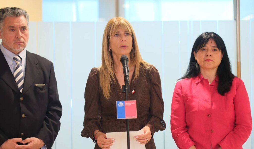 Ministra Rincón confirma que se posterga el alza en cuentas de luz