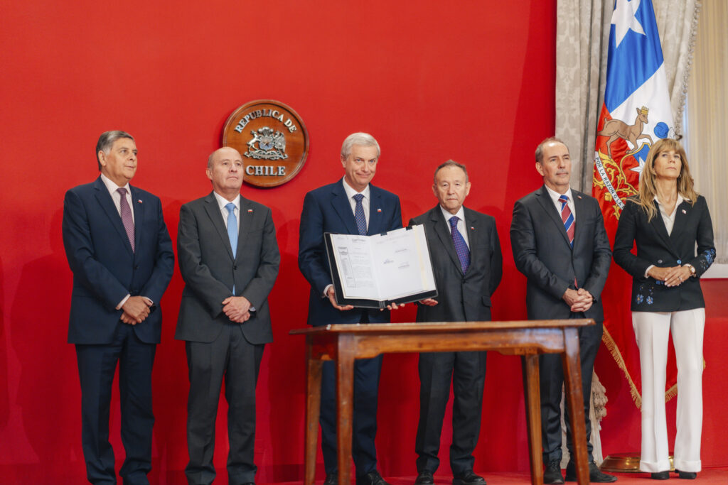 Presidente Kast promulga ley de Emergencia Energética