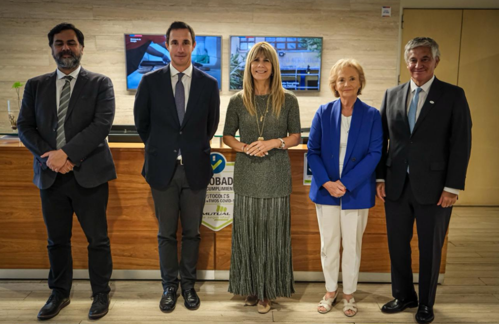 Expertos del sector energético entregan informe con propuestas al Gobierno en encuentro con ministra Rincón